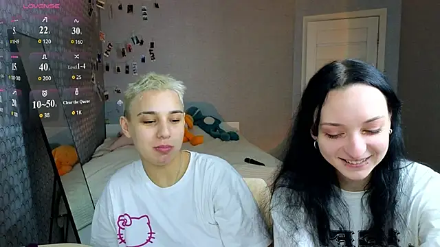 LuxuryLoverss online show from May 9, 2026, 7:12 am