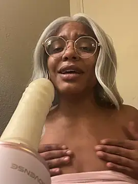 princessandthefootjob online show from April 25, 2026, 7:11 pm