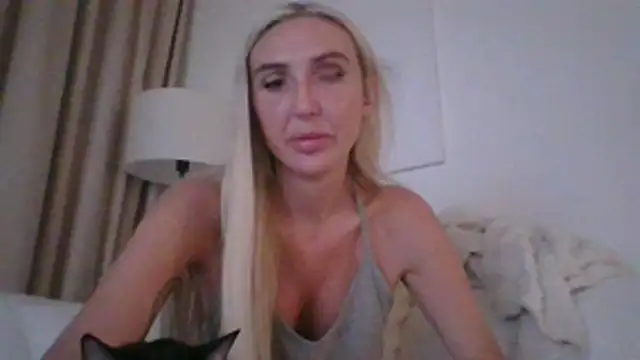 kinkykara25 online show from March 7, 2026, 4:56 pm