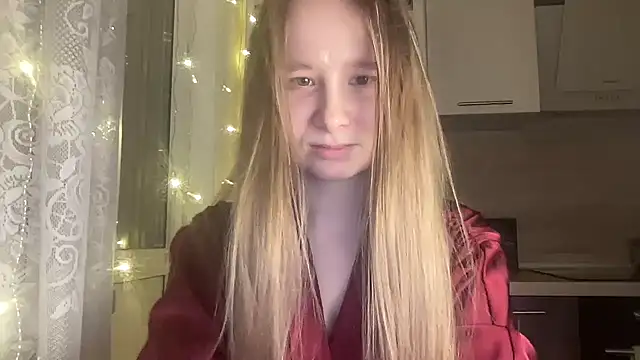 cutefoxieee online show from April 22, 2026, 8:48 pm