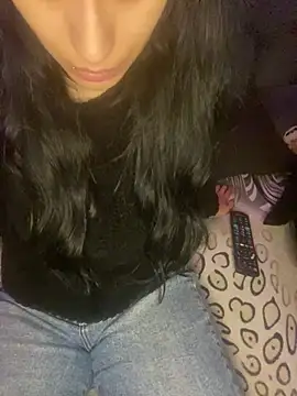 Snapshot of Angel_Lov3 chatting on June 18, 2026, 2:43 am Angel Lov3 online show from June 18, 2026, 2:43 am