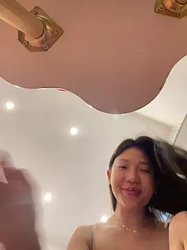 Snapshot of Miumieu2 chatting on March 16, 2026, 5:44 am Miumieu2 online show from March 16, 2026, 5:44 am