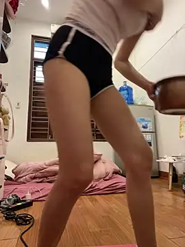 Snapshot of Miumieu2 chatting on March 15, 2026, 2:29 am Miumieu2 online show from March 15, 2026, 2:29 am