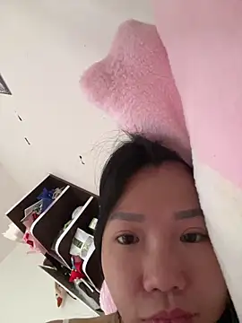 Miumieu2 online show from May 4, 2026, 3:10 am