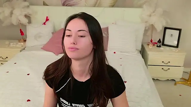 Lunaa Babygirl online show from February 23, 2026, 8:37 am