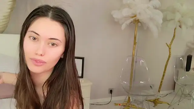 Lunaa Babygirl online show from March 2, 2026, 7:15 am