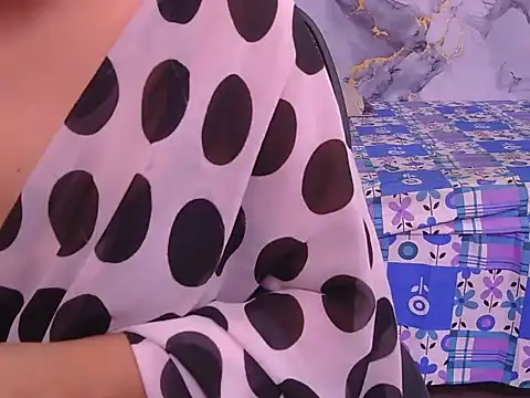 Aayesha-queen online show from May 12, 2026, 3:47 am