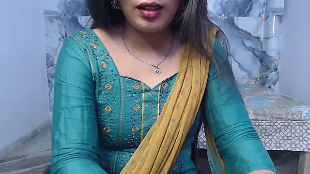 Aayesha-queen online show from June 17, 2026, 3:17 am