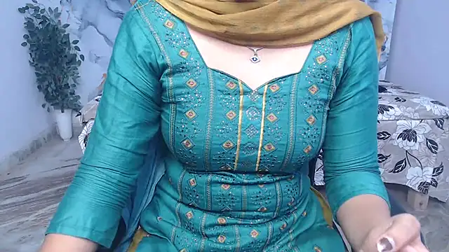 Aayesha-queen online show from July 11, 2026, 4:02 am