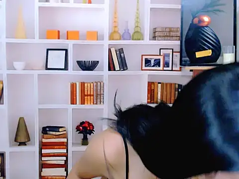 Queeny Cassandra online show from May 19, 2026, 6:09 am