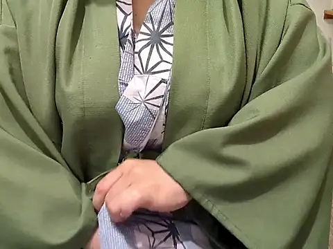 Snapshot of emi_chan_7 chatting on June 10, 2026, 1:12 pm emi chan 7 online show from June 10, 2026, 1:12 pm