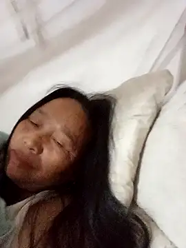 heesuu11 online show from April 24, 2026, 8:22 pm