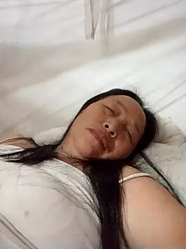 heesuu11 online show from April 18, 2026, 8:31 pm