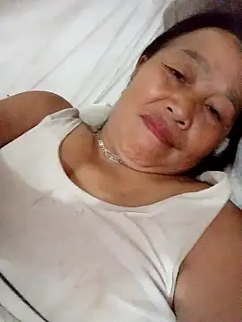 heesuu11 online show from April 22, 2026, 5:09 pm