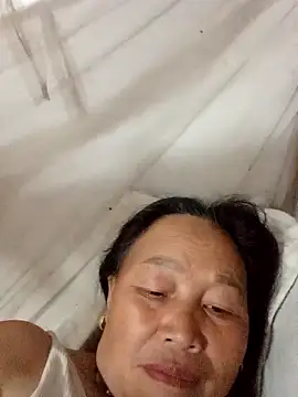 heesuu11 online show from April 25, 2026, 1:41 pm