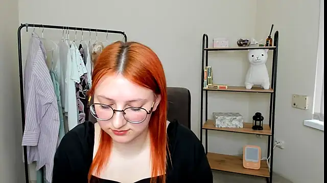 LauraaYoung online show from February 26, 2026, 10:37 am