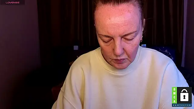 Snapshot of Bella_soulmate chatting on April 17, 2026, 11:24 am Bella soulmate online show from April 17, 2026, 11:24 am