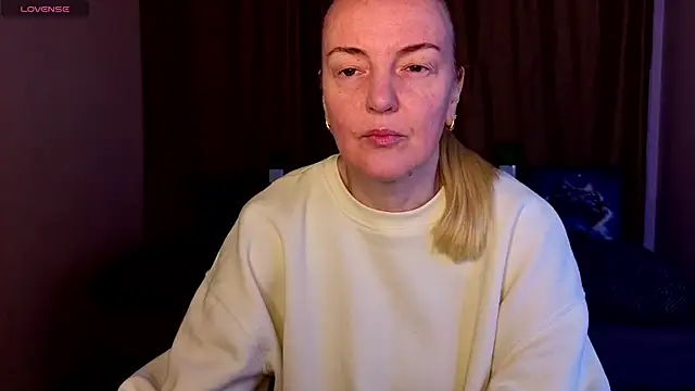 Snapshot of Bella_soulmate chatting on May 1, 2026, 5:23 am Bella soulmate online show from May 1, 2026, 5:23 am