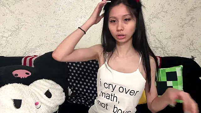 kishagrayone online show from April 13, 2026, 1:26 pm