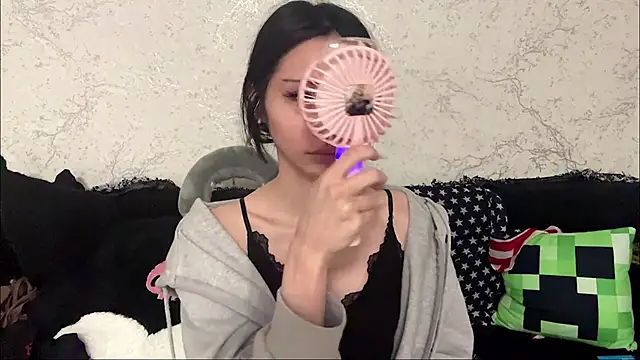 Snapshot of kishagrayone chatting on May 12, 2026, 1:39 pm kishagrayone online show from May 12, 2026, 1:39 pm