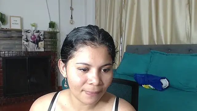 Snapshot of Emma_hassani chatting on May 19, 2026, 6:59 pm Emma hassani online show from May 19, 2026, 6:59 pm