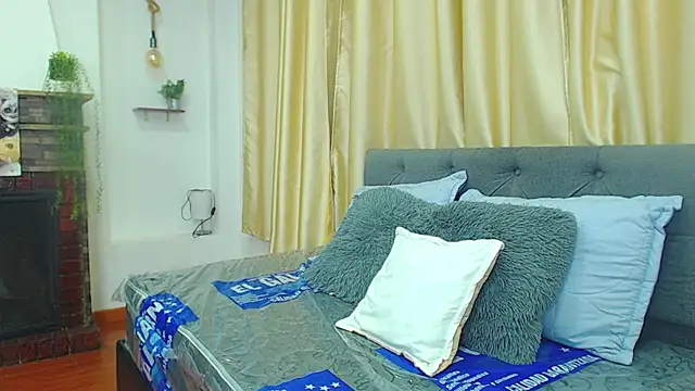 Snapshot of Emma_hassani chatting on April 18, 2026, 7:58 pm Emma hassani online show from April 18, 2026, 7:58 pm