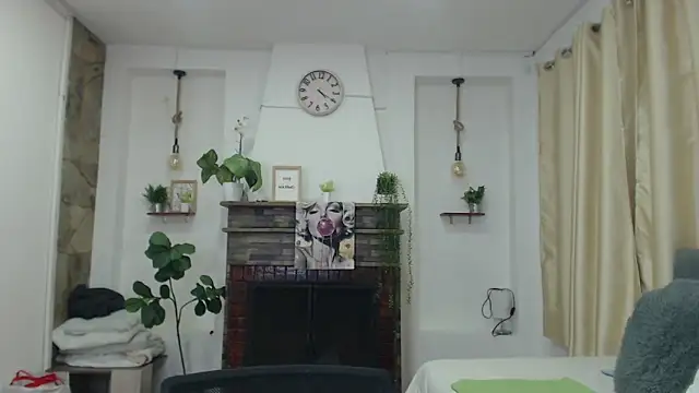 Snapshot of Emma_hassani chatting on April 20, 2026, 1:56 pm Emma hassani online show from April 20, 2026, 1:56 pm