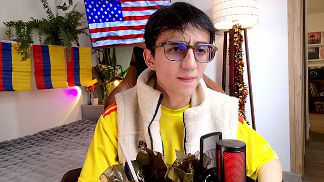 Snapshot of Sr_evann chatting on July 4, 2026, 3:38 pm Sr evann online show from July 4, 2026, 3:38 pm