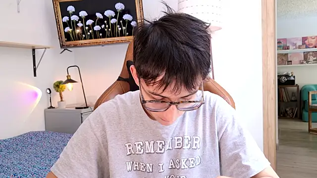Snapshot of Sr_evann chatting on June 6, 2026, 4:56 pm Sr evann online show from June 6, 2026, 4:56 pm
