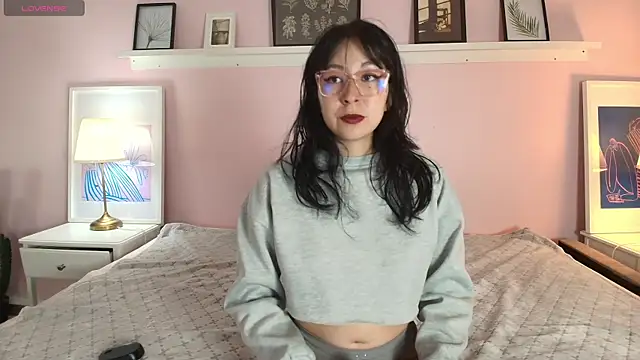 Snapshot of Abigailladyy chatting on May 1, 2026, 11:37 am Abigailladyy online show from May 1, 2026, 11:37 am