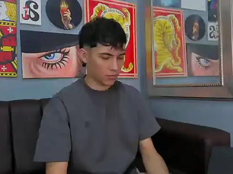 Snapshot of AronTawers chatting on February 28, 2026, 8:52 pm AronTawers online show from February 28, 2026, 8:52 pm