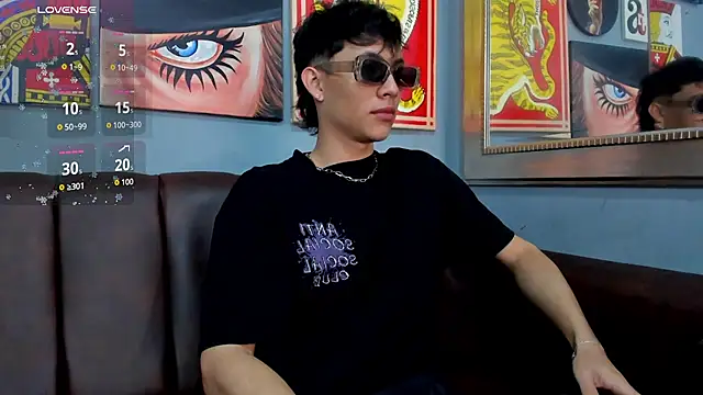 Snapshot of AronTawers chatting on March 29, 2026, 8:54 pm AronTawers online show from March 29, 2026, 8:54 pm