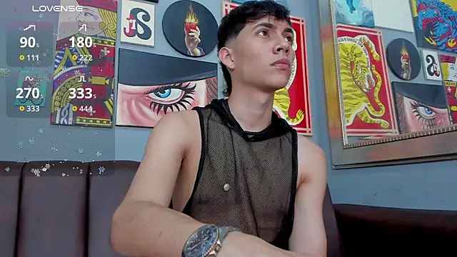 Snapshot of AronTawers chatting on April 8, 2026, 7:15 pm AronTawers online show from April 8, 2026, 7:15 pm