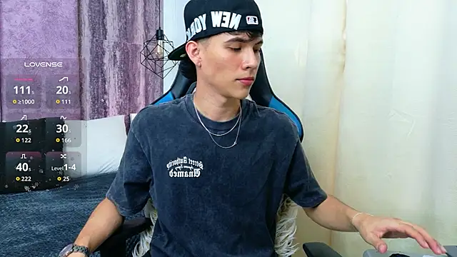 AronTawers online show from May 22, 2026, 8:07 pm
