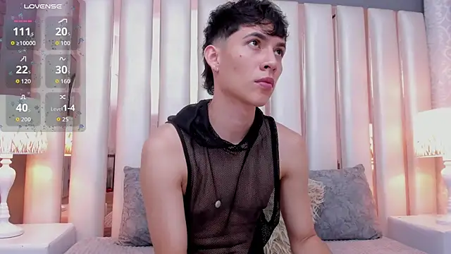 Snapshot of AronTawers chatting on April 12, 2026, 9:29 pm AronTawers online show from April 12, 2026, 9:29 pm