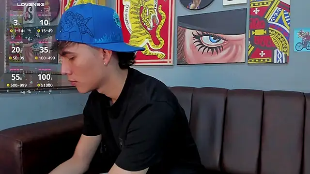 Snapshot of AronTawers chatting on March 23, 2026, 7:03 pm AronTawers online show from March 23, 2026, 7:03 pm