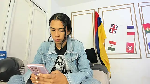 emily gaviria1 online show from June 14, 2026, 12:28 pm