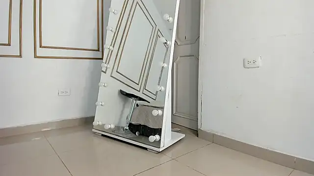 Snapshot of emily_gaviria1 chatting on March 20, 2026, 12:06 pm emily gaviria1 online show from March 20, 2026, 12:06 pm