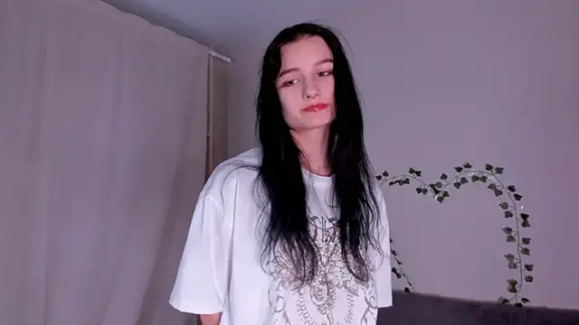 kira montelle online show from February 26, 2026, 3:01 pm