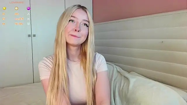 Snapshot of ChristinBland chatting on April 6, 2026, 1:34 pm ChristinBland online show from April 6, 2026, 1:34 pm