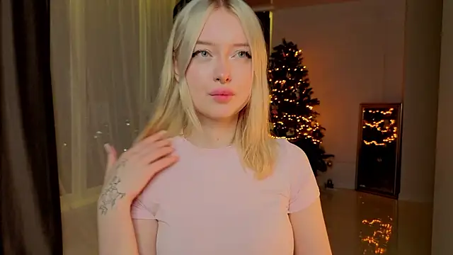 Snapshot of ChristinBland chatting on February 28, 2026, 8:19 pm ChristinBland online show from February 28, 2026, 8:19 pm