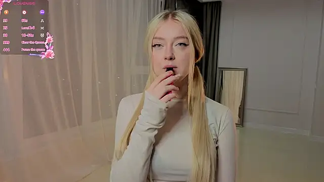 Snapshot of ChristinBland chatting on March 12, 2026, 8:13 pm ChristinBland online show from March 12, 2026, 8:13 pm