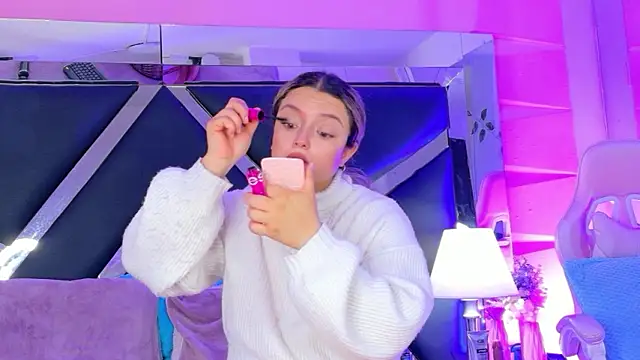 Giigii Hadid  online show from February 28, 2026, 4:50 pm