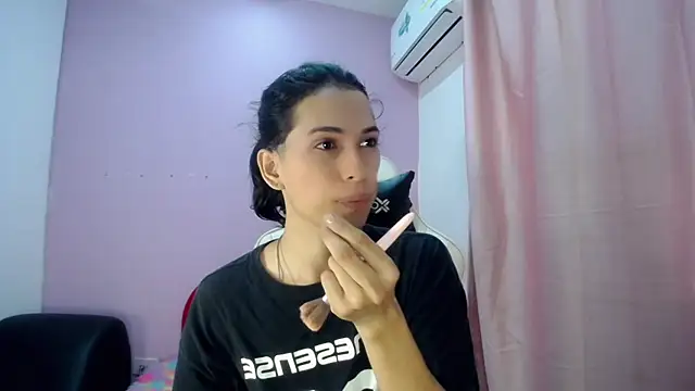 Snapshot of Larry_craft chatting on March 31, 2026, 8:44 pm Larry craft online show from March 31, 2026, 8:44 pm