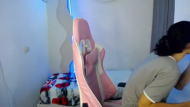 Snapshot of Larry_craft chatting on April 9, 2026, 8:37 pm Larry craft online show from April 9, 2026, 8:37 pm