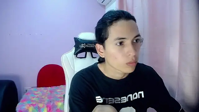 Snapshot of Larry_craft chatting on March 15, 2026, 8:16 pm Larry craft online show from March 15, 2026, 8:16 pm