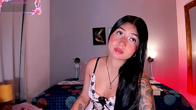 KimTaylorW online show from May 21, 2026, 2:20 am