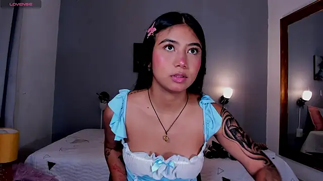KimTaylorW online show from April 23, 2026, 2:40 am