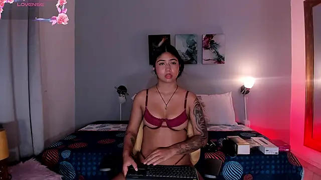 KimTaylorW online show from May 26, 2026, 2:31 am