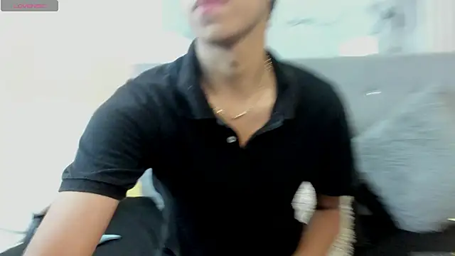 Snapshot of Eros_Lux chatting on April 15, 2026, 2:54 pm Eros Lux online show from April 15, 2026, 2:54 pm